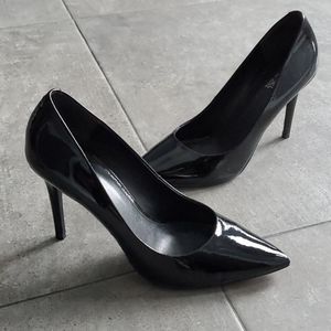 Michael Kors black patent leather pointed toe pump